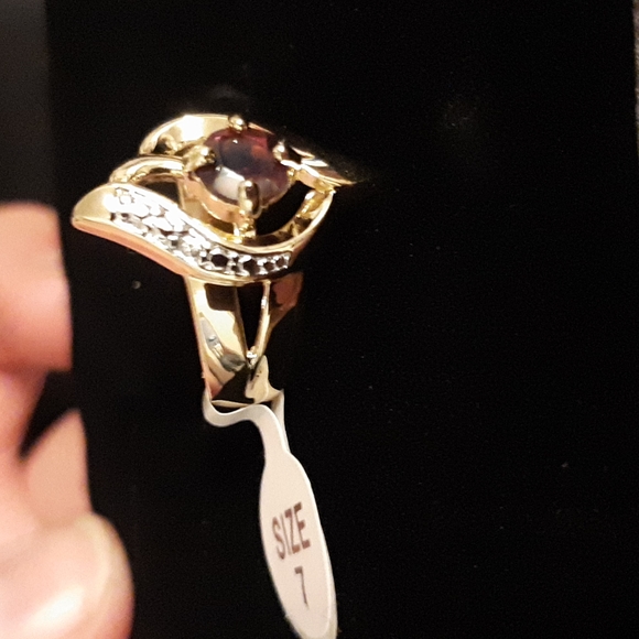 NIB Red Garnet Gold plated ring size 7 round cut gem silver accents - Picture 3 of 4